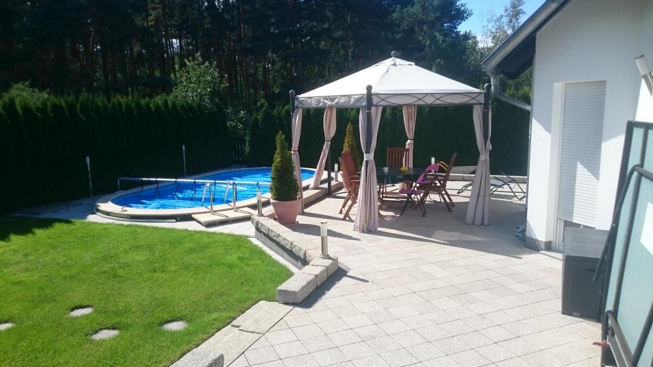 Gaestezimmer Im Bewohnten Efh Mit Pool Und Garten Ziltendorf Ngoại thất bức ảnh